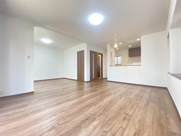 生駒市喜里が丘2丁目の中古一戸建て(リビング)