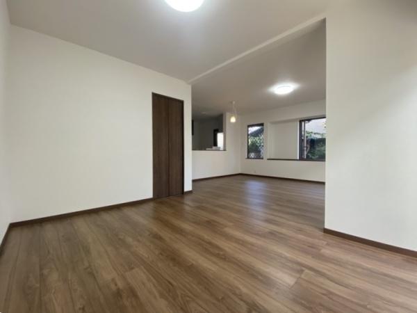 生駒市喜里が丘2丁目の中古一戸建て(リビング)