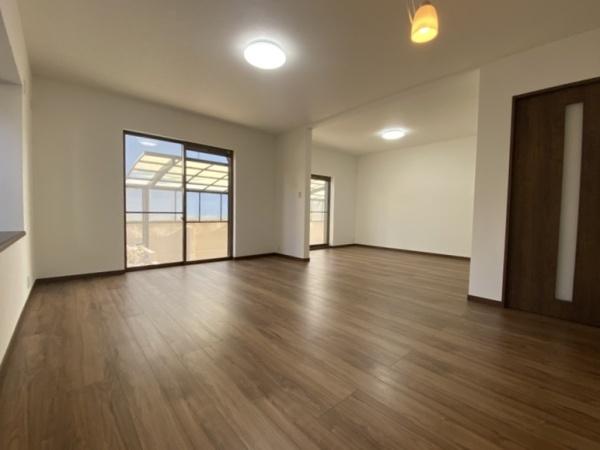 生駒市喜里が丘2丁目の中古一戸建て(リビング)