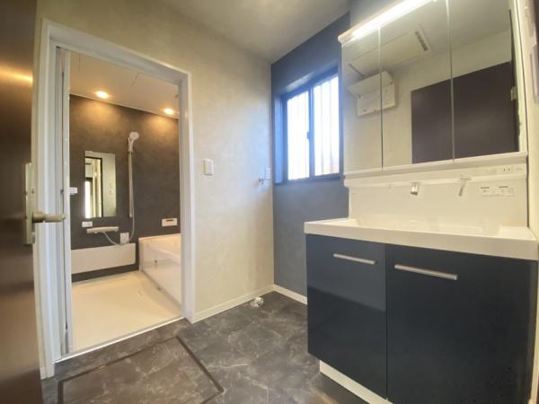 生駒市南山手台の中古一戸建て(洗面台・洗面所)