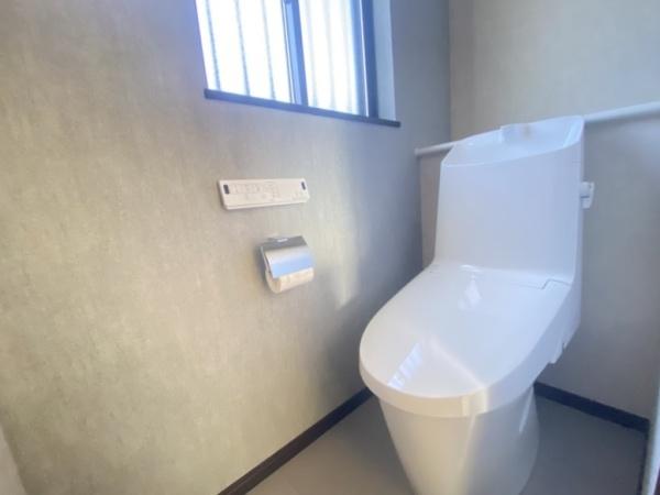 生駒市南山手台の中古一戸建て(トイレ)