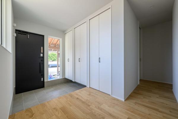 奈良市青垣台3丁目の中古一戸建て(玄関)