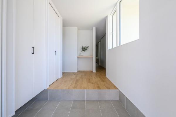 奈良市青垣台3丁目の中古一戸建て(玄関)