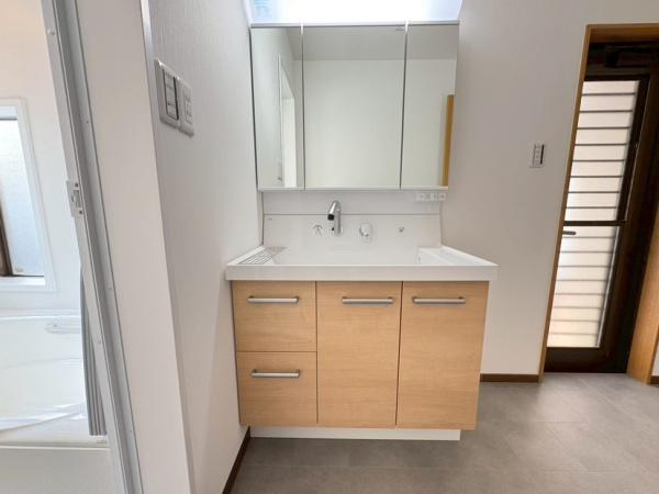 生駒市白庭台5丁目の中古一戸建て(洗面台・洗面所)