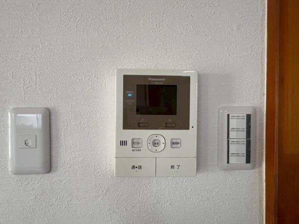 生駒市白庭台5丁目の中古一戸建て(玄関)