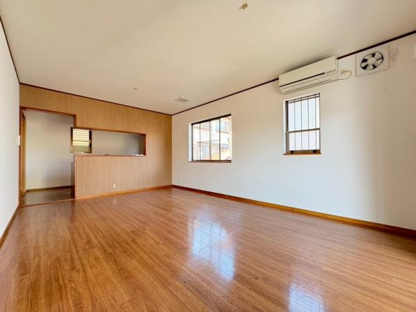 生駒市白庭台5丁目の中古一戸建て(リビング)