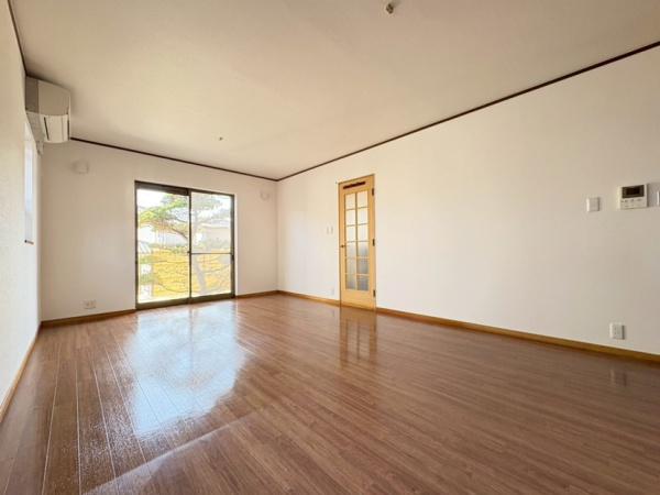 生駒市白庭台5丁目の中古一戸建て(リビング)