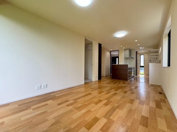 生駒市小明町の中古一戸建て(リビング)