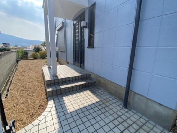 生駒市小明町の中古一戸建て(玄関)