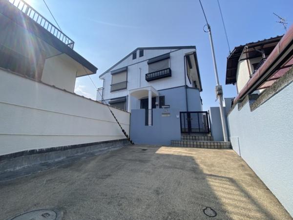 生駒市小明町の中古一戸建て(駐車場)