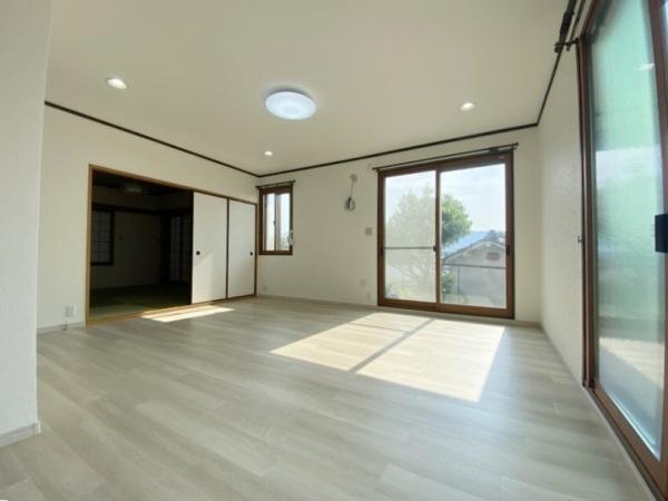 生駒市小明町の中古一戸建て(リビング)