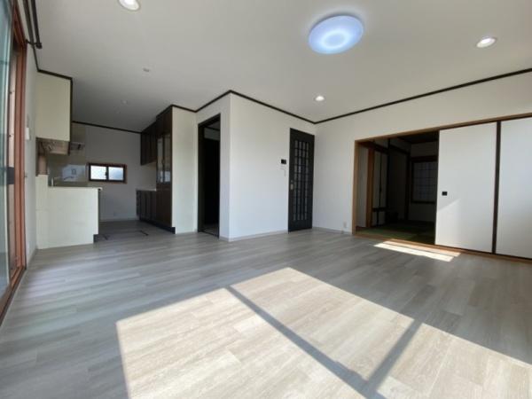 生駒市小明町の中古一戸建て(リビング)