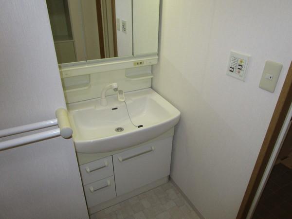 ロイヤルヒルズ富雄F棟(洗面台・洗面所)