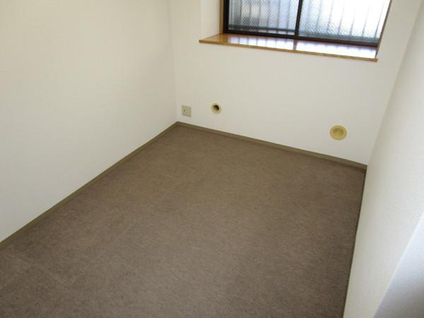 ロイヤルヒルズ富雄F棟(洋室)