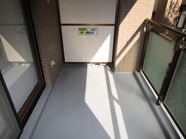 ロイヤルヒルズ富雄F棟(バルコニー)