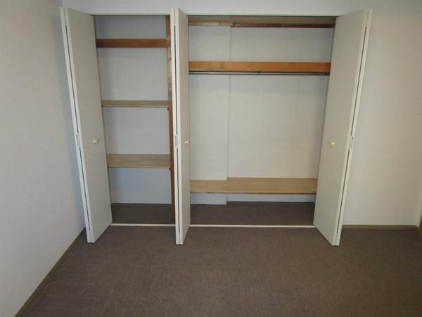 ロイヤルヒルズ富雄F棟(収納)