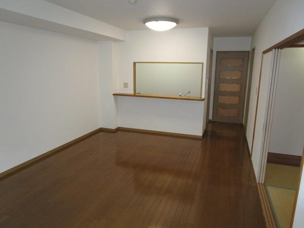 ロイヤルヒルズ富雄F棟(リビング)