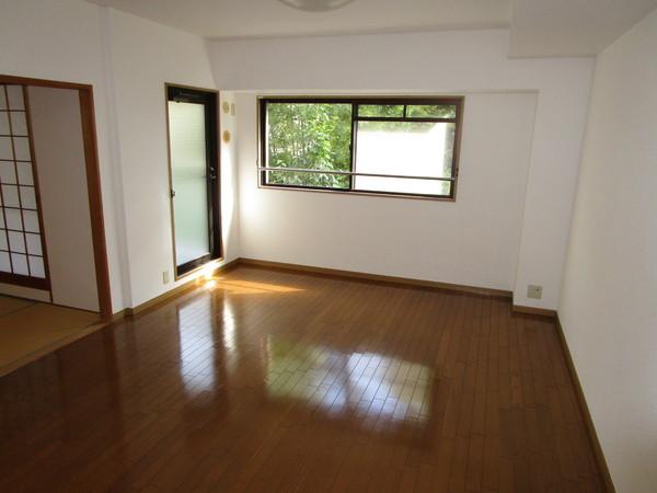 ロイヤルヒルズ富雄F棟(リビング)