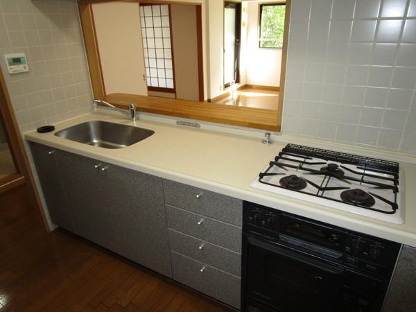 ロイヤルヒルズ富雄F棟(キッチン)