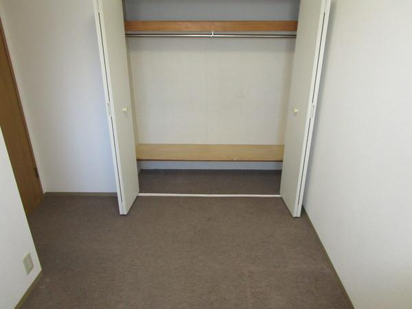 ロイヤルヒルズ富雄F棟(収納)