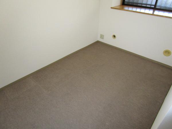 ロイヤルヒルズ富雄F棟(洋室)