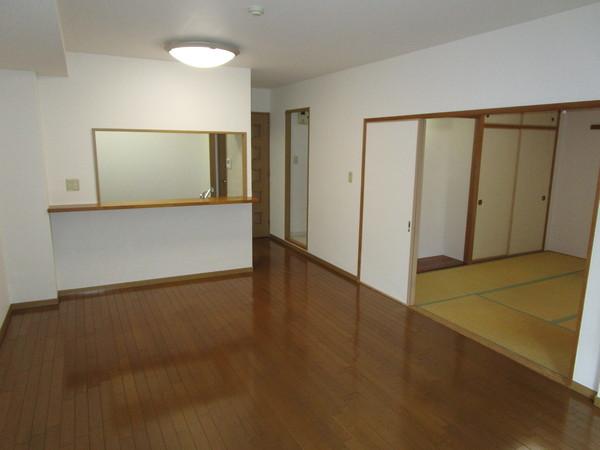 ロイヤルヒルズ富雄F棟(リビング)