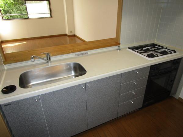 ロイヤルヒルズ富雄F棟(キッチン)