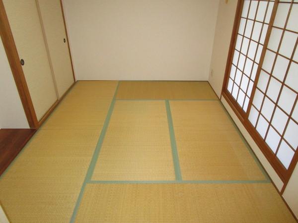 ロイヤルヒルズ富雄F棟(和室)