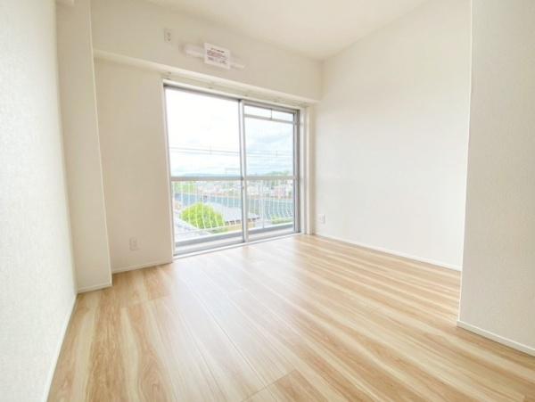 セブンスターマンション学園前(洋室)