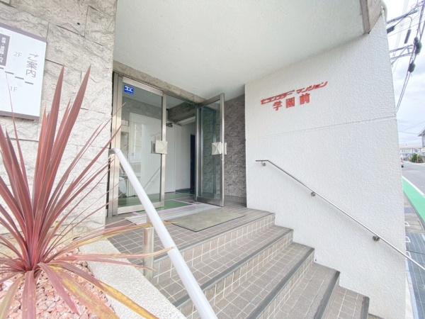 セブンスターマンション学園前(エントランス)