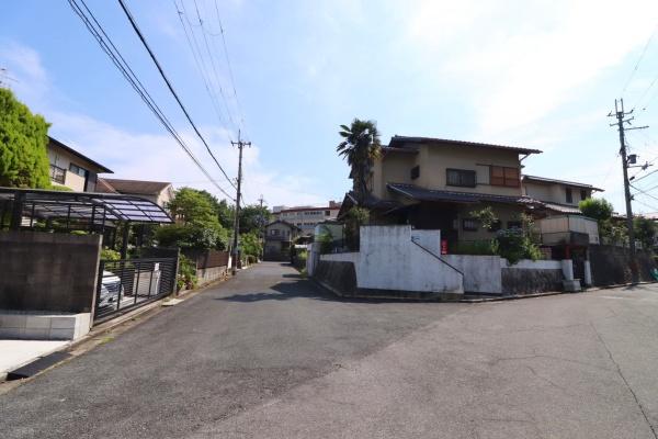 奈良市秋篠三和町２丁目の土地