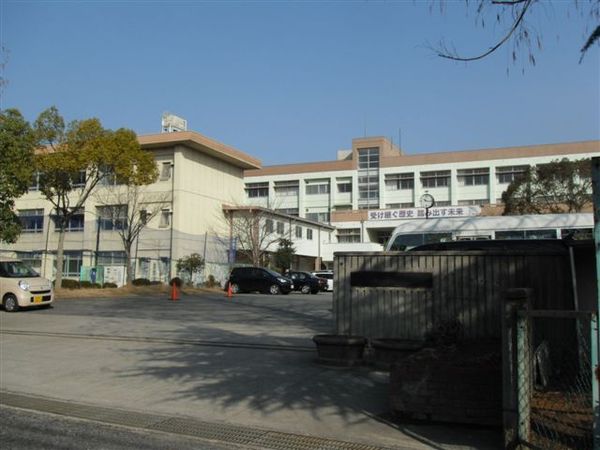 ライオンズマンション富雄(奈良市立二名中学校)