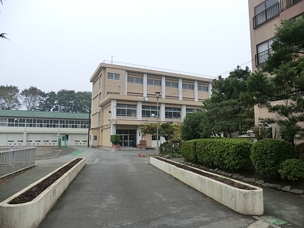 ガーデン山団地５号棟(横浜市立三ツ沢小学校)