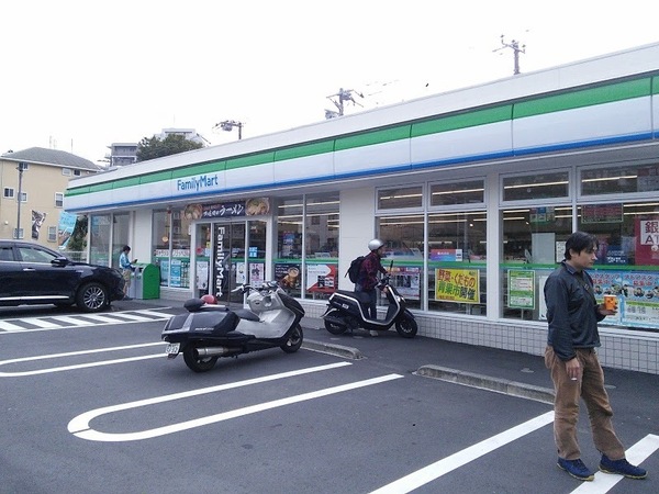 グランシーナ東寺尾(ファミリーマート鶴見荒立店)