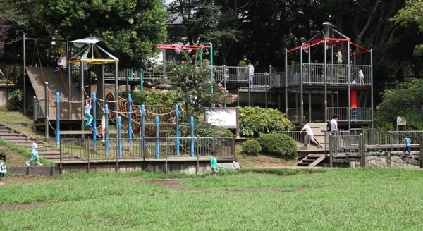 横浜市港北区篠原東2丁目の土地(岸根公園)