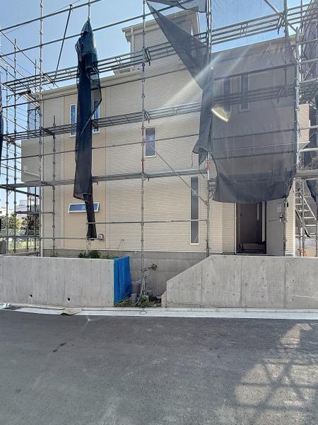 新築一戸建 A棟(前面道路含む現地写真)