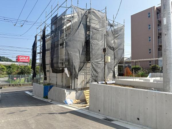 新築一戸建 A棟(前面道路含む現地写真)