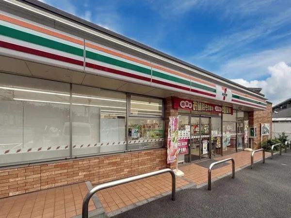 横浜市港北区高田西3丁目の新築一戸建(セブンイレブン横浜高田小学校入口店)