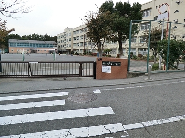 クレッセントアクアポリス(横浜市立山下小学校)