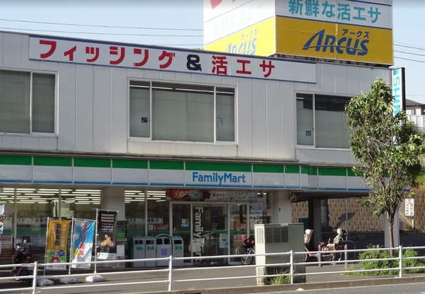 プロスパーハウス(ファミリーマート横浜本牧店)