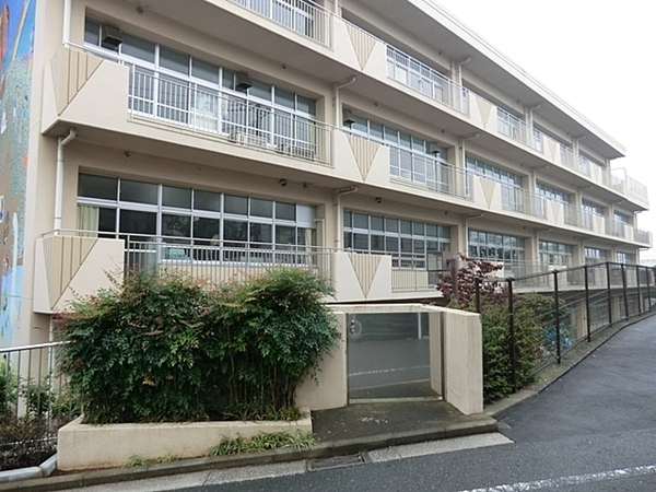 横浜市神奈川区松ケ丘の土地(横浜市立青木小学校)