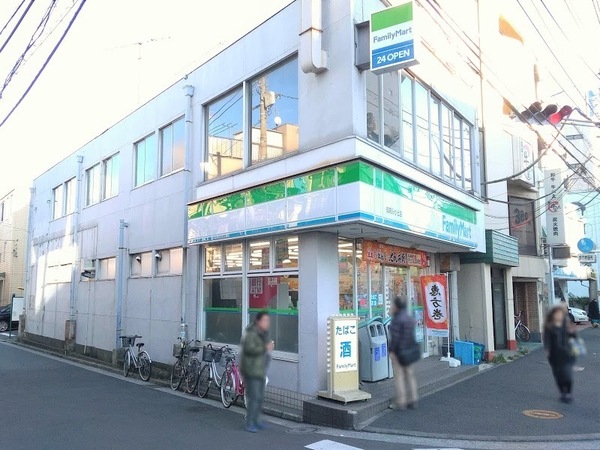 クレッセント鶴見(ファミリーマート鶴見みかど店)
