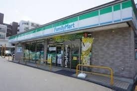 ナイスヒルズコート三ツ沢片倉(ファミリーマート横浜片倉町店)