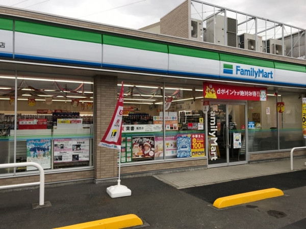 日吉第２ハイムＢ棟(ファミリーマートアスロード港北下田町店)