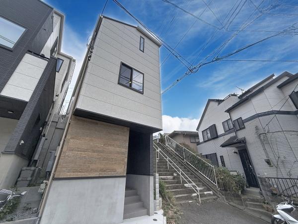 横浜市神奈川区栗田谷の中古一戸建て