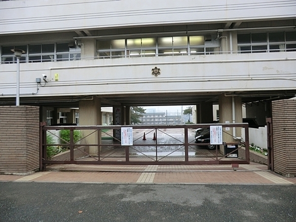 クレストシティタワーズ横浜　アクアエリア(横浜市立浦島丘中学校)