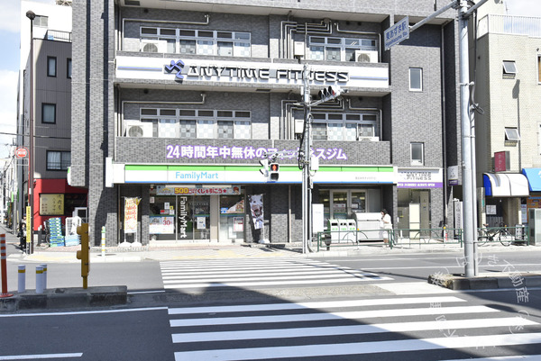 墨田区立花4丁目の新築一戸建(ファミリーマート墨田東あずま駅前店)