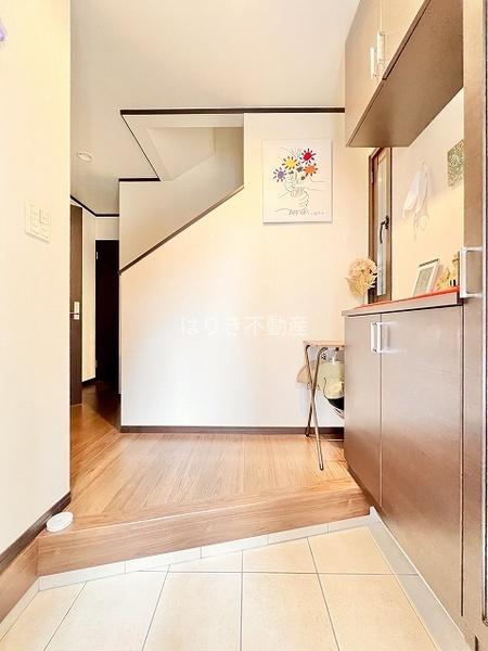 葛飾区東新小岩5丁目の中古一戸建て(玄関)