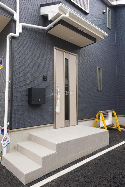 江戸川区大杉1丁目の新築一戸建(玄関)