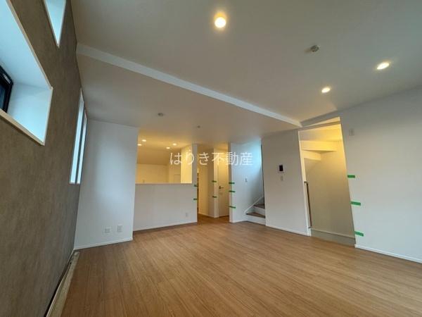 葛飾区小菅2丁目の新築一戸建(リビング)